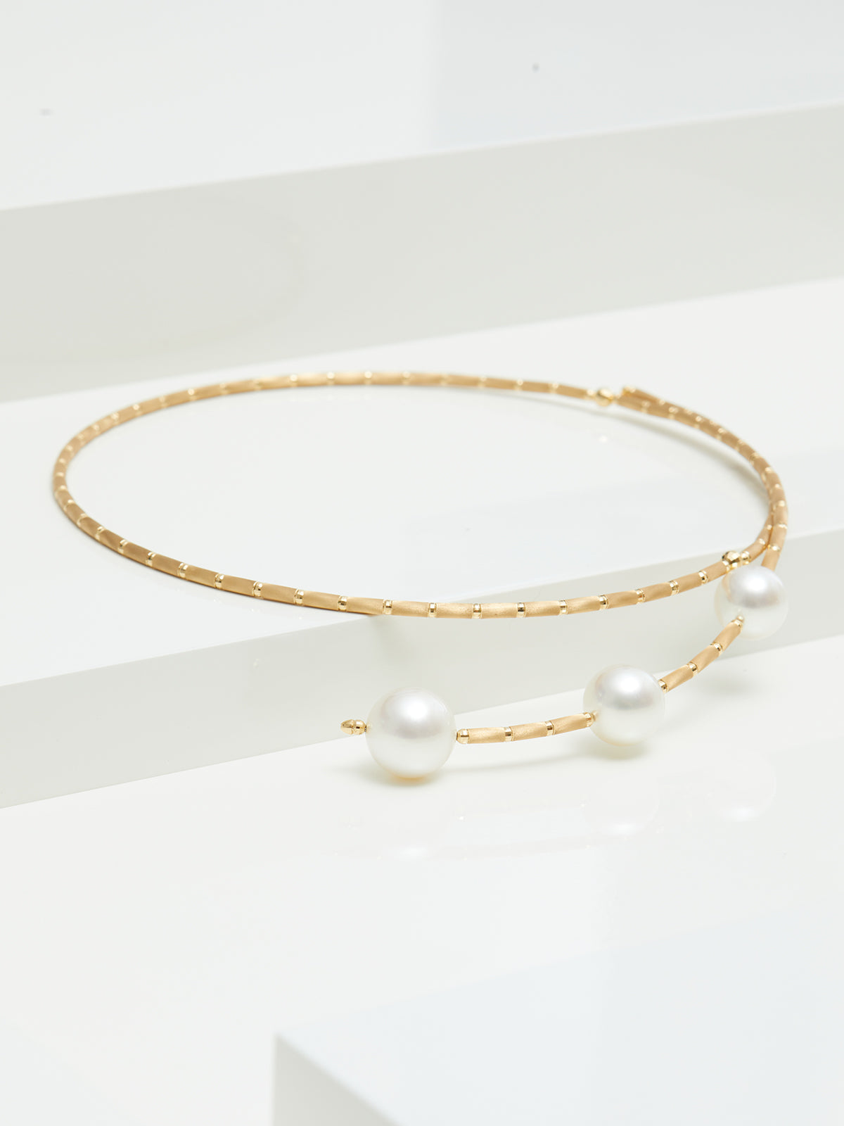 Náhrdelník YANA NESPER Elegantný perlový choker zo žltého zlata