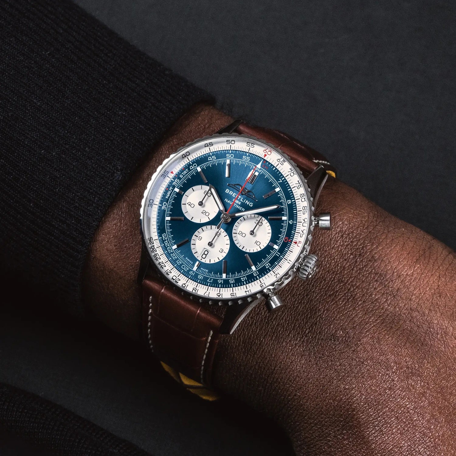 Breitling Navitimer B01 Chronograph 46 AB0137211C1P1 — na zápästí